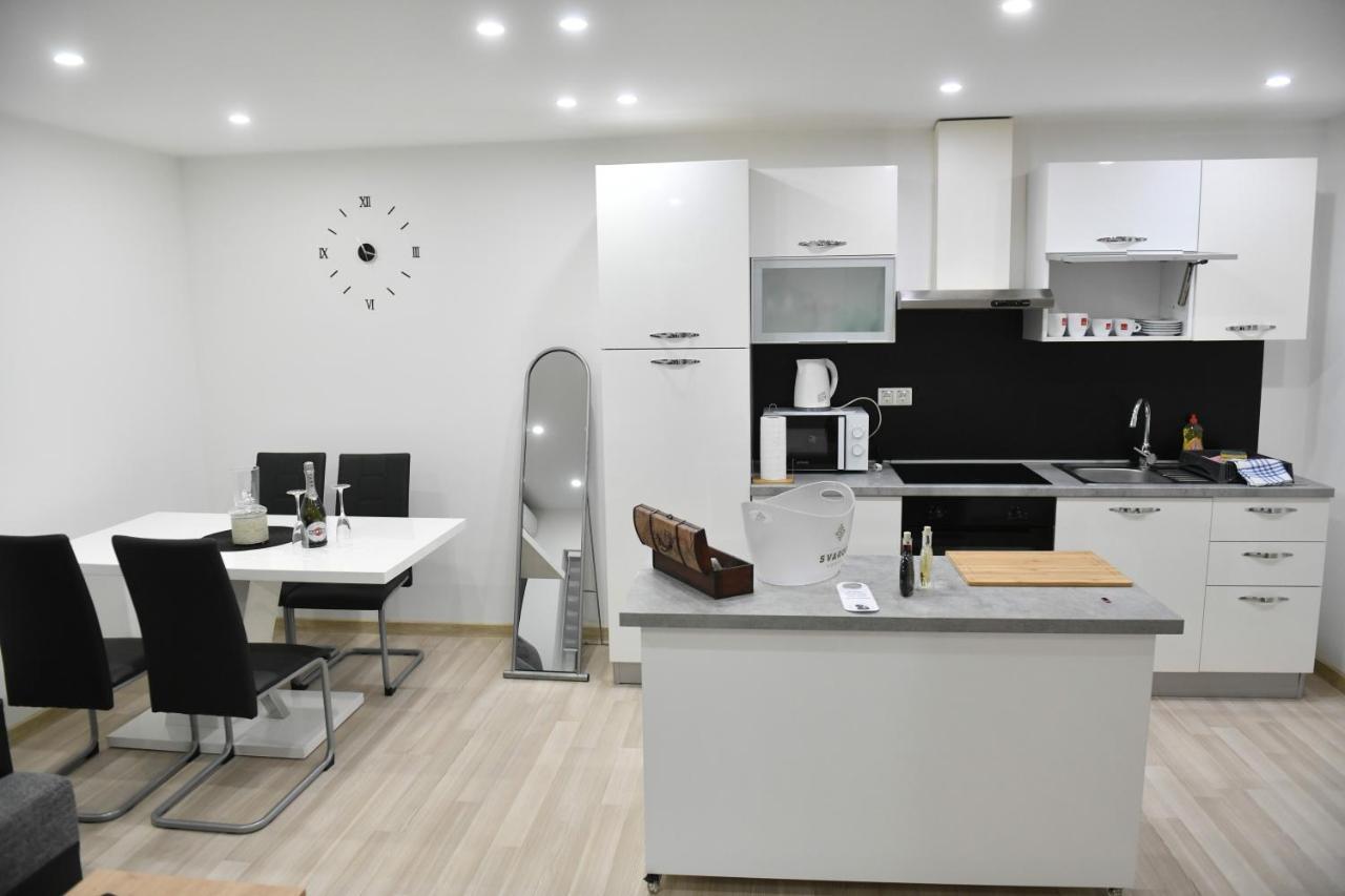 Apartman Lucia Джяково Экстерьер фото